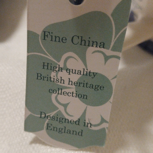 The English Mug Co. Blue & White Floral Pattern Fine China Mug (Set of 2) - Picture 7 of 8